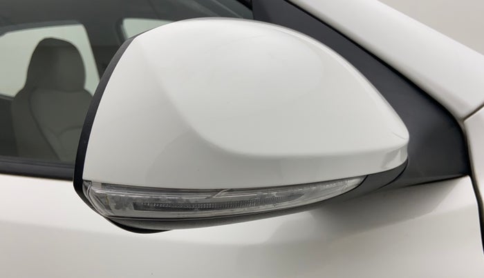 2021 Hyundai AURA SX PLUS 1.2 AMT, Petrol, Automatic, 38,710 km, Right rear-view mirror - Indicator light has minor damage
