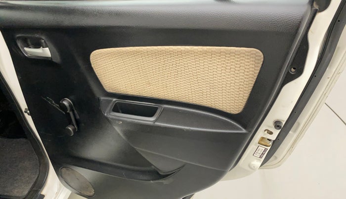 2018 Maruti Wagon R 1.0 LXI CNG, CNG, Manual, 83,761 km, Right rear door - Trim has minor damage