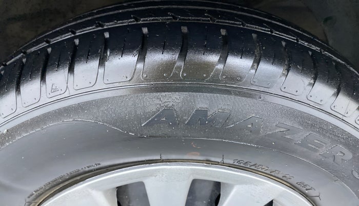 2018 Maruti Swift VXI D, Petrol, Manual, 30,293 km, Right Front Tyre Tread