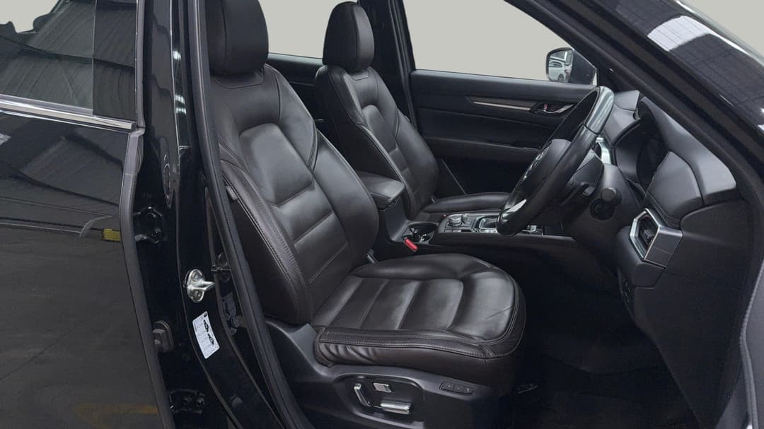 2020 Mazda CX-5 Akera (4x4), Automatic, 70226 km, Right Side Front Door Cabin View