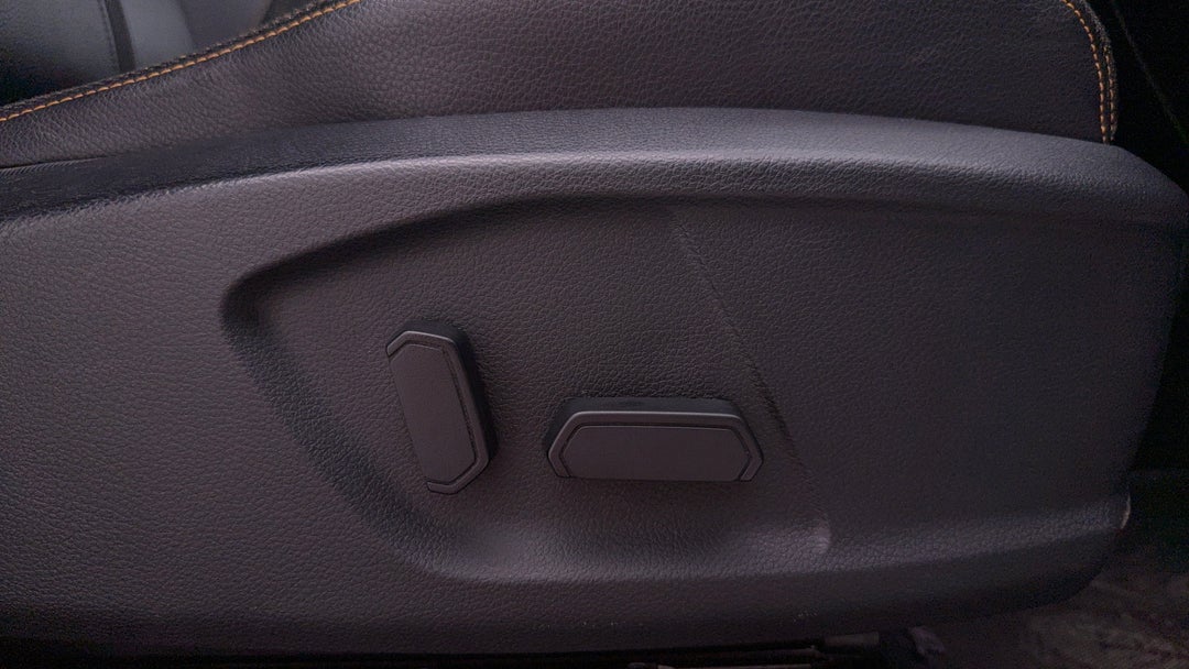 2021 Ford Ranger Wildtrak 2.0 (4x4), Automatic, 117979 km, Drivers Side Adjustment Panel