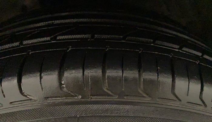 2017 Maruti Ciaz SIGMA 1.4 MT PETROL, Petrol, Manual, 75,480 km, Left Front Tyre Tread