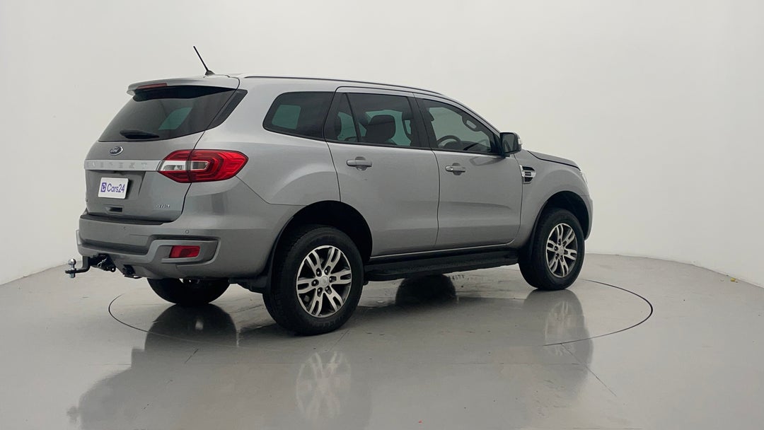 Right Back Diagonal (45- Degree) View