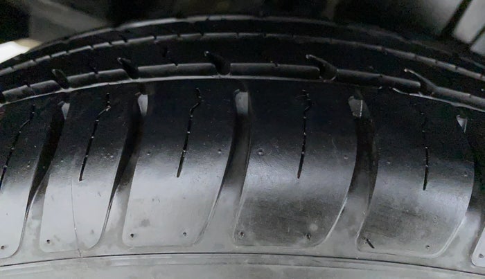2018 Maruti Dzire VXI, Petrol, Manual, 15,141 km, Left Rear Tyre Tread