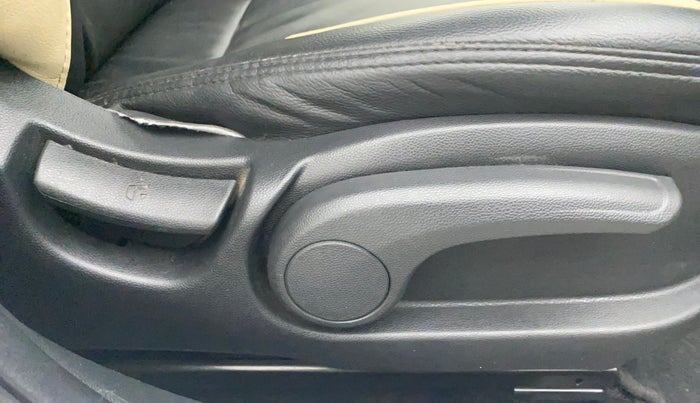 2019 Hyundai Elite i20 ASTA 1.2 (O), Petrol, Manual, 45,462 km, Driver Side Adjustment Panel