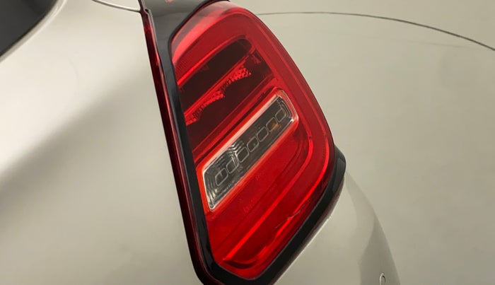 2018 Maruti Swift VDI AMT, Diesel, Automatic, 69,389 km, Right tail light - < 2 inches,no. = 2