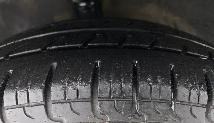 2015 Hyundai Eon ERA PLUS, Petrol, Manual, 21,690 km, Left Front Tyre Tread
