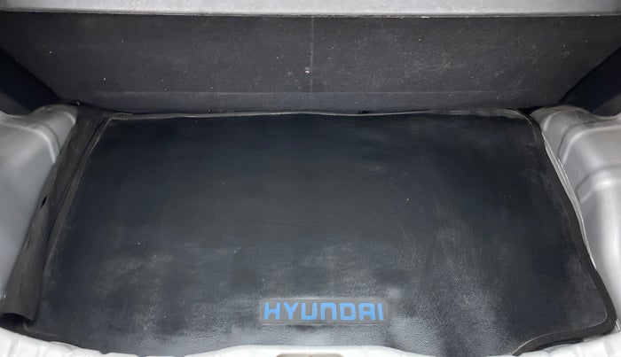 2015 Hyundai Eon ERA PLUS, Petrol, Manual, 21,690 km, Boot Inside