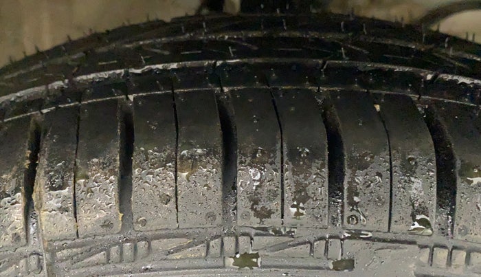 2019 Maruti Swift LXI, Petrol, Manual, 31,466 km, Right Front Tyre Tread