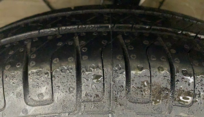 2019 Maruti Swift LXI, Petrol, Manual, 31,466 km, Left Front Tyre Tread