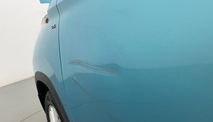 2016 Mahindra Kuv100 K8 D 6 STR, Diesel, Manual, 97,857 km, Front passenger door - Slightly dented