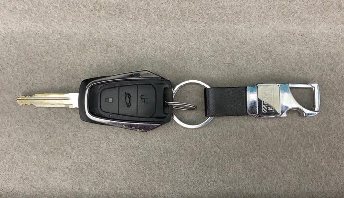 2016 Mahindra Kuv100 K8 D 6 STR, Diesel, Manual, 97,857 km, Key Close Up