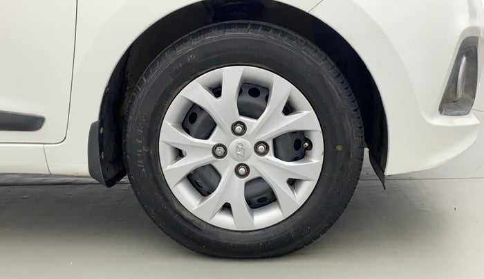 2014 Hyundai Grand i10 SPORTZ 1.2 KAPPA VTVT, Petrol, Manual, 78,739 km, Right Front Tyre
