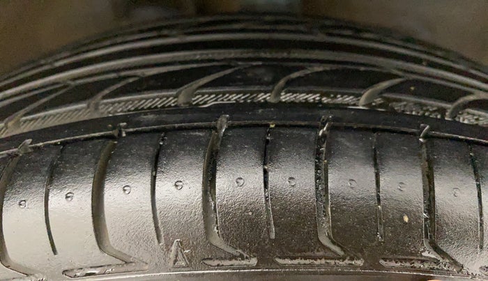 2015 Maruti Wagon R Stingray VXI, Petrol, Manual, 52,524 km, Right Front Tyre Tread