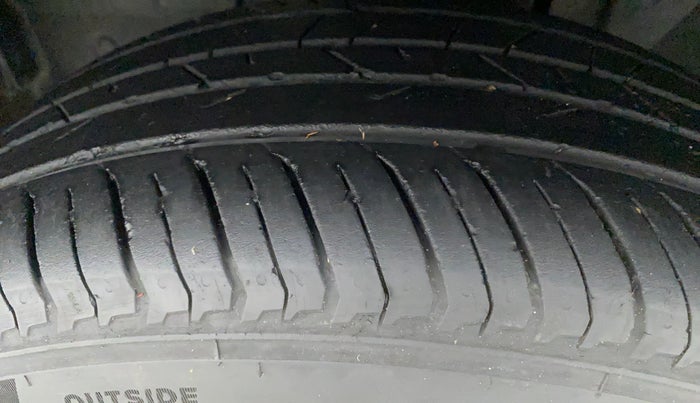 2021 Nissan MAGNITE XL TURBO, Petrol, Manual, 32,884 km, Left Front Tyre Tread