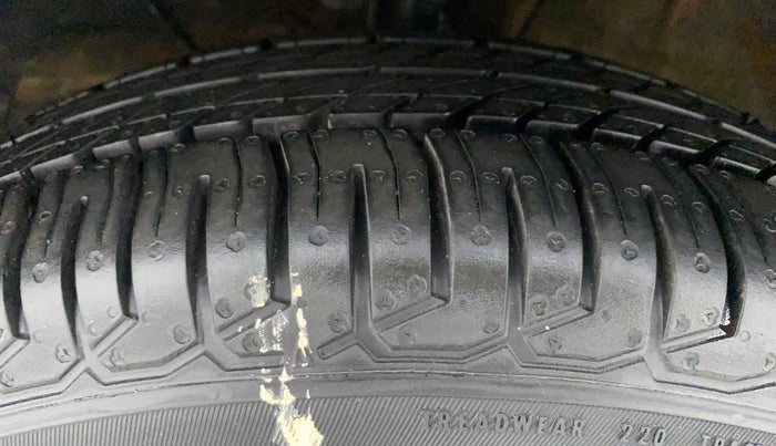 2018 Maruti Swift VXI D, Petrol, Manual, 31,342 km, Left Front Tyre Tread