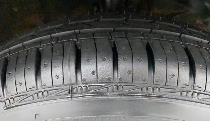 2018 Maruti Swift VXI D, Petrol, Manual, 31,342 km, Right Front Tyre Tread