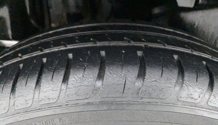 2018 Maruti Swift VXI D, Petrol, Manual, 31,342 km, Right Rear Tyre Tread
