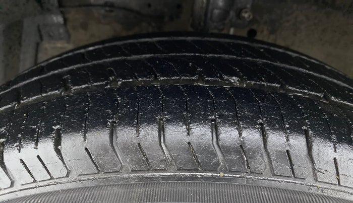 2016 Maruti Swift Dzire VDI ABS, Diesel, Manual, 94,706 km, Left Front Tyre Tread