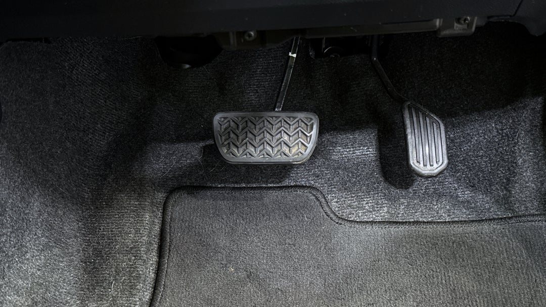 2017 Toyota Yaris Ascent, Automatic, 46118 km, Pedals and Footmat