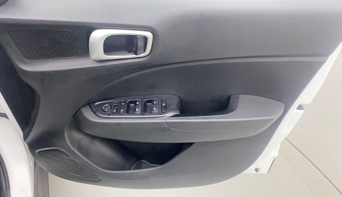 2020 Hyundai VENUE SX PLUS 1.0 TURBO DCT, Petrol, Automatic, 25,400 km, Driver Side Door Panels Control