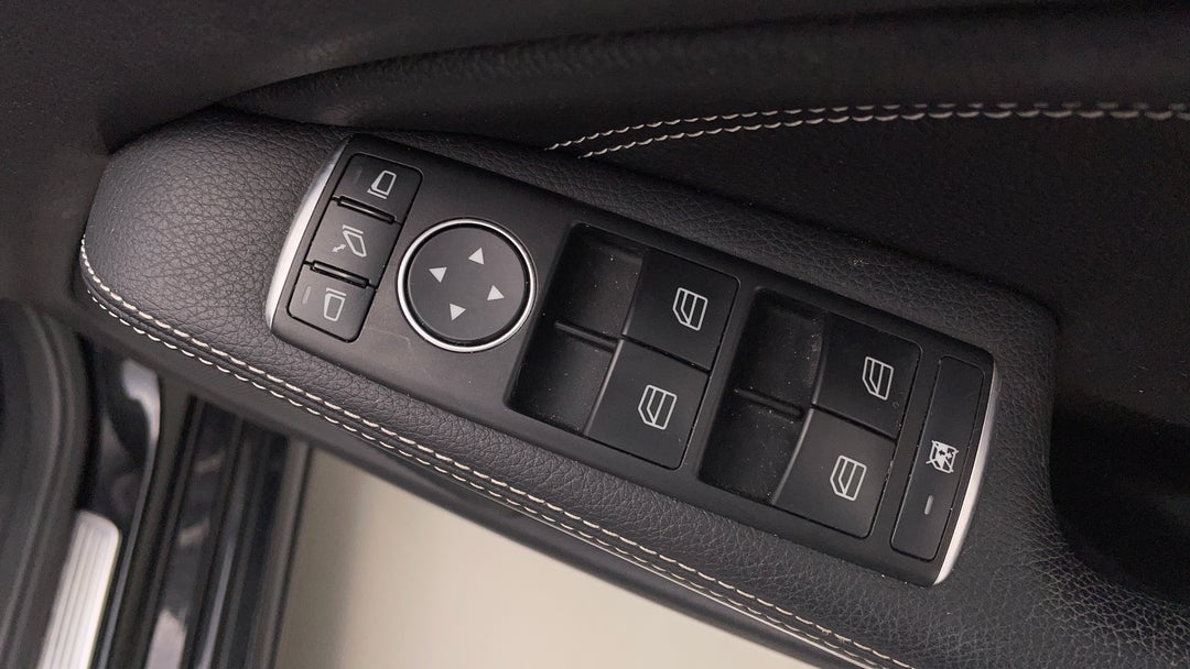 2016 Mercedes-benz A200 1.6 Dct, Automatic, 72593 km, Drivers Side Door Panel Controls