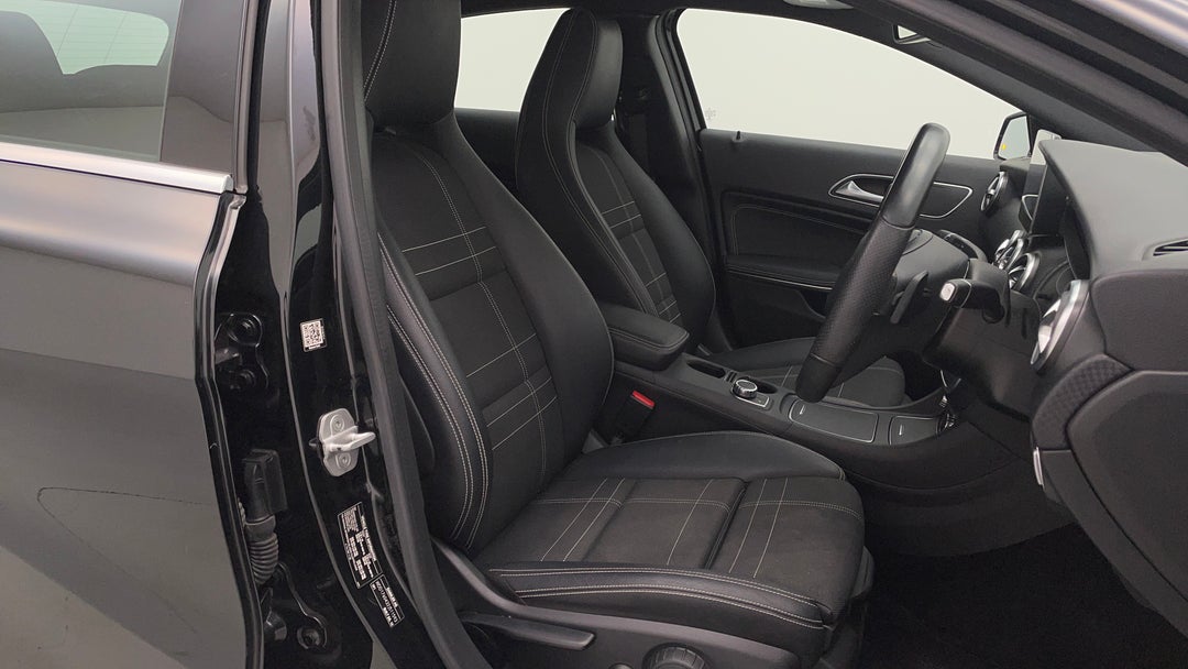 2016 Mercedes-benz A200 1.6 Dct, Automatic, 72593 km, Right Side Front Door Cabin View