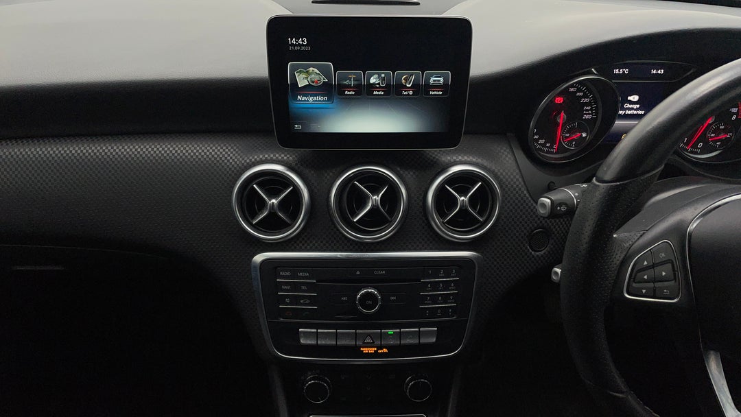 2016 Mercedes-benz A200 1.6 Dct, Automatic, 72593 km, Center Console