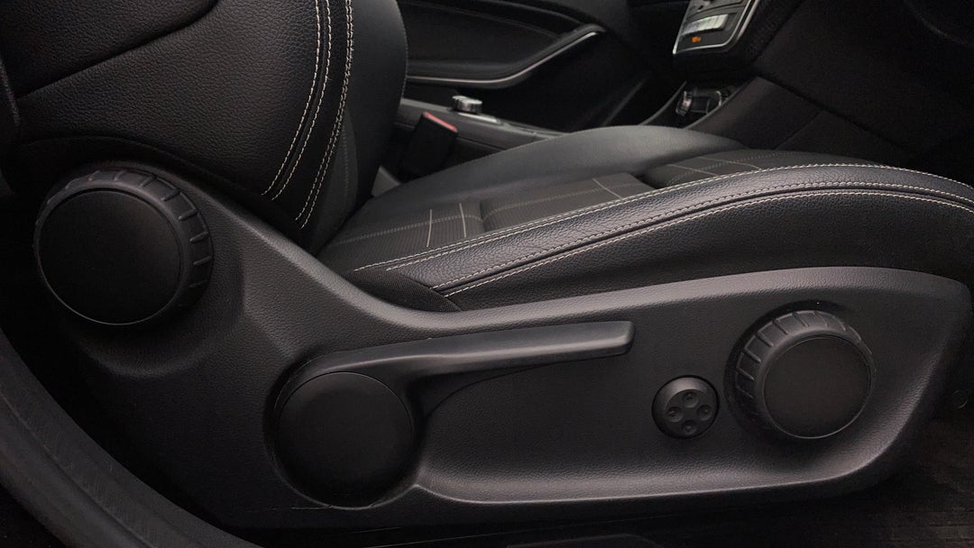 2016 Mercedes-benz A200 1.6 Dct, Automatic, 72593 km, Drivers Side Adjustment Panel