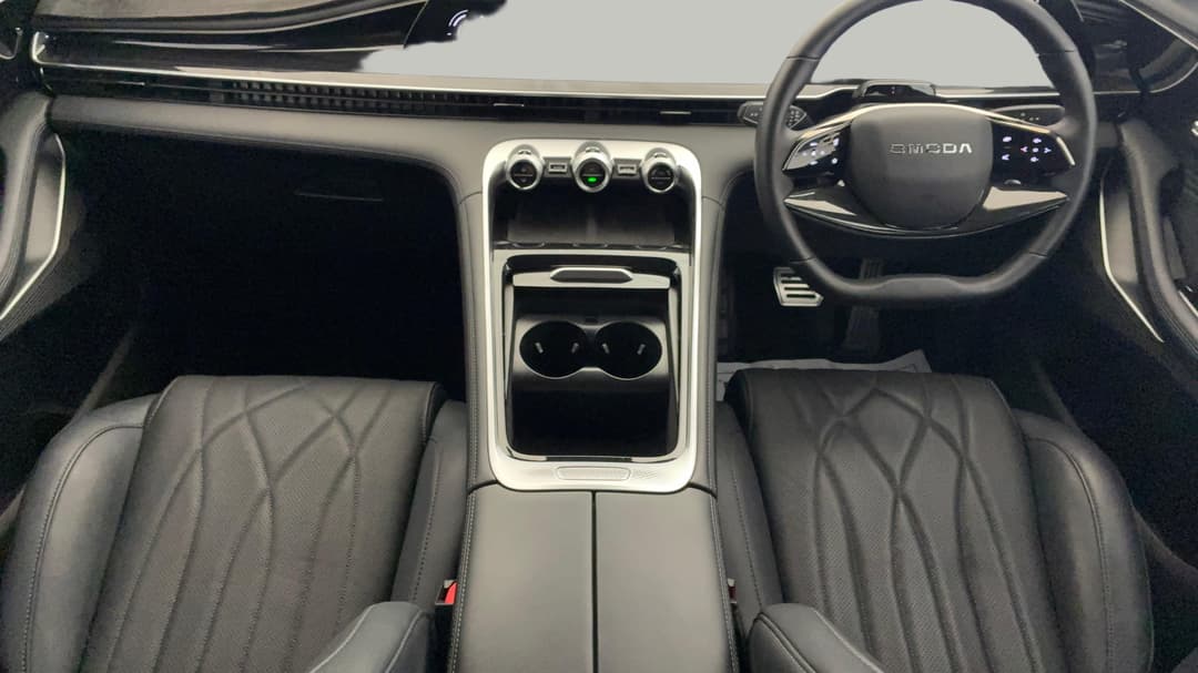 2025 Omoda 9 Shs Virtue AWD, Automatic, 14629 km, Center Console