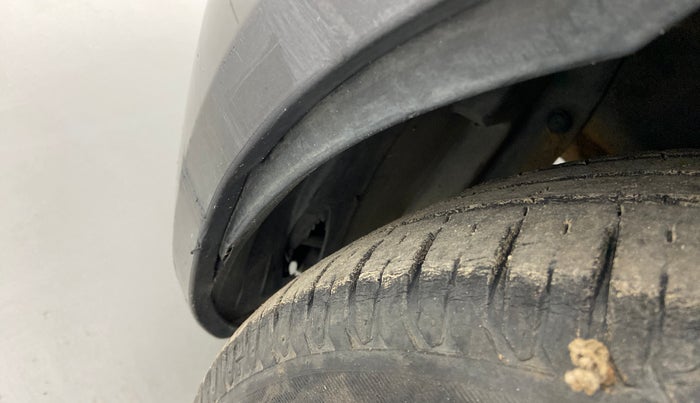 2014 Maruti Ritz ZXI, Petrol, Manual, 75,773 km, Left fender - Lining loose