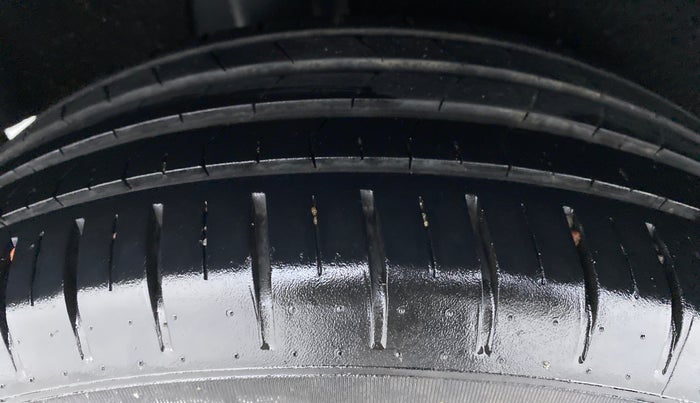 2018 Maruti Baleno ZETA 1.2 K12, Petrol, Manual, 12,599 km, Right Rear Tyre Tread