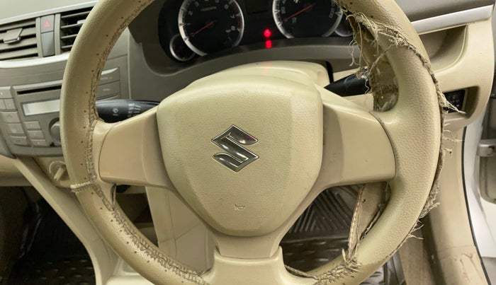 2014 Maruti Ertiga VXI, Petrol, Manual, 31,911 km, Steering wheel - Steering cover is minor torn
