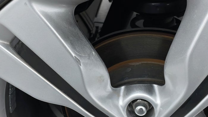 HYUNDAI VELOSTER-Alloy Wheel RHS Front Scratch