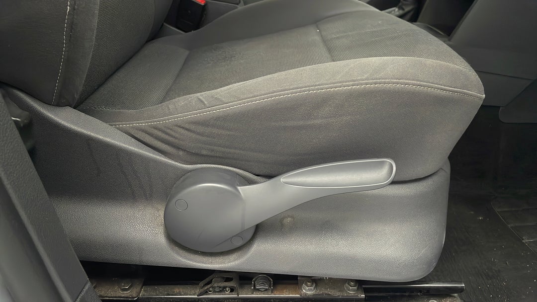 2015 Volkswagen Caddy Tdi250 Trendline, Automatic, 121203 km, Drivers Side Adjustment Panel