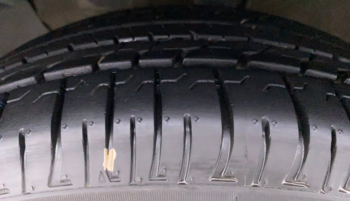 2017 Hyundai Creta 1.6 SX PLUS PETROL, Petrol, Manual, 75,451 km, Left Front Tyre Tread