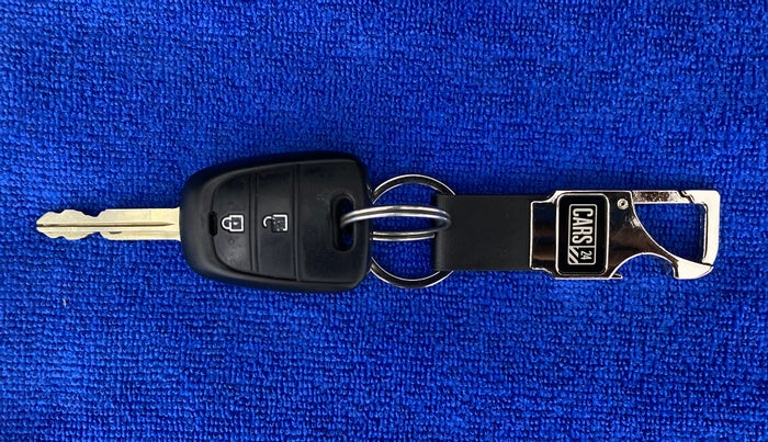 2020 Hyundai Xcent S 1.2, Petrol, Manual, 32,256 km, Key Close Up