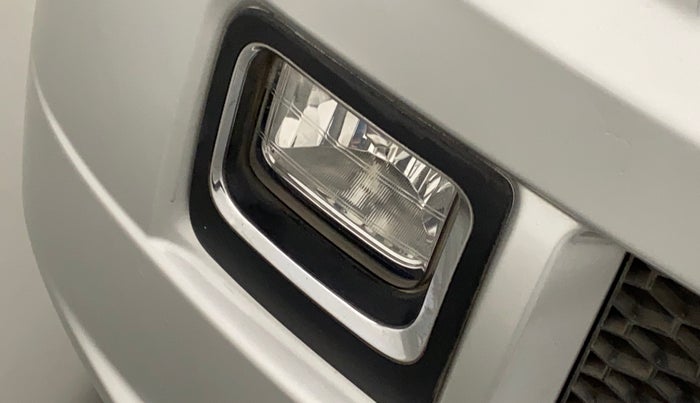 2016 Mahindra TUV300 T8 AMT, Diesel, Automatic, 69,694 km, Right fog light - Not working