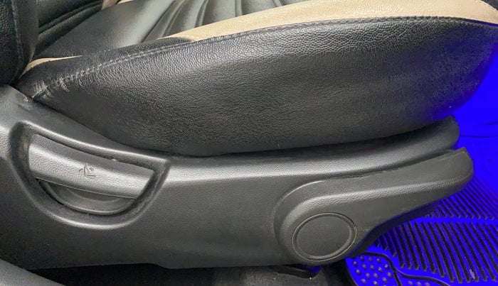 2017 Hyundai Xcent SX 1.2, CNG, Manual, 66,650 km, Driver Side Adjustment Panel