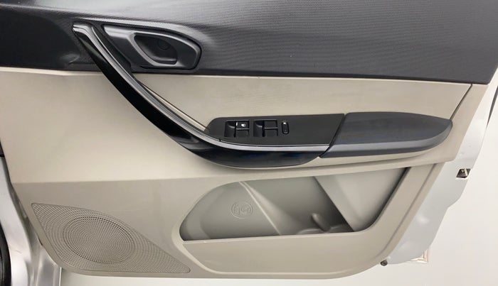 2018 Tata Tiago XT 1.2 REVOTRON, Petrol, Manual, 42,566 km, Driver Side Door Panels Control
