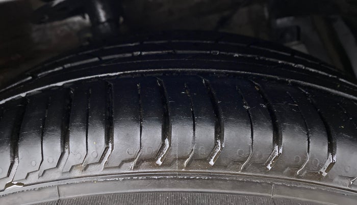 2019 Maruti Ciaz ALPHA 1.5 AT SHVS, Petrol, Automatic, 50,335 km, Right Front Tyre Tread