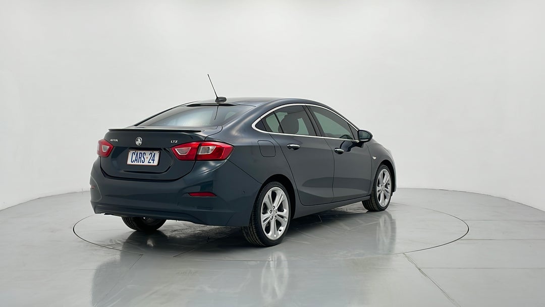 Right Back Diagonal (45- Degree) View