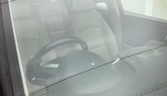 2019 Mahindra XUV300 W8 (O) 1.2 PETROL, Petrol, Manual, 58,737 km, Front windshield - Minor spot on windshield