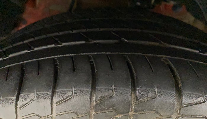 2019 Mahindra XUV300 W8 (O) 1.2 PETROL, Petrol, Manual, 58,737 km, Left Front Tyre Tread