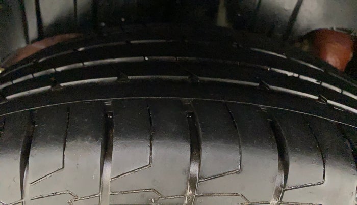 2019 Mahindra XUV300 W8 (O) 1.2 PETROL, Petrol, Manual, 58,737 km, Right Rear Tyre Tread