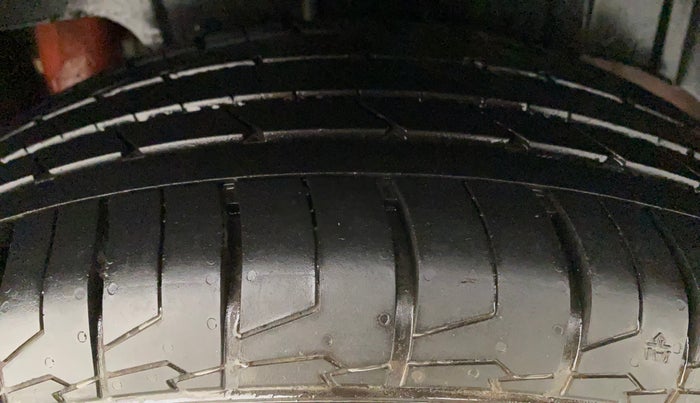 2019 Mahindra XUV300 W8 (O) 1.2 PETROL, Petrol, Manual, 58,737 km, Left Rear Tyre Tread