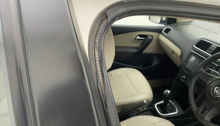 2011 Volkswagen Polo HIGHLINE1.2L, Petrol, Manual, 92,316 km, Driver-side door - Beading has minor damage