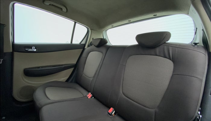 2013 Hyundai i20 SPORTZ 1.4 CRDI, Diesel, Manual, 1,38,345 km, Right Side Rear Door Cabin