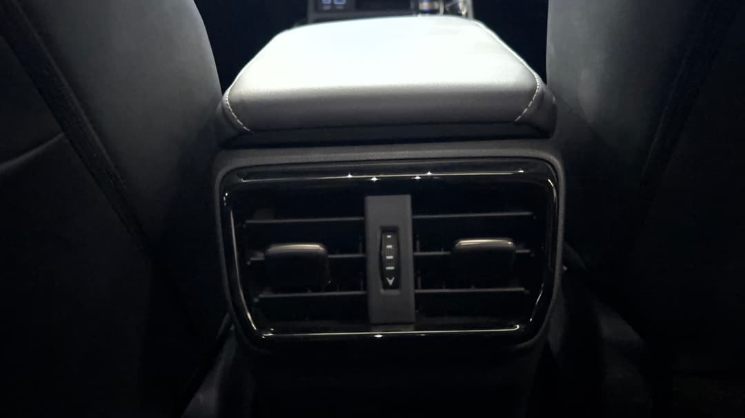 2023 Lexus Nx250 2WD, Automatic, 11670 km, Rear A/C Vent