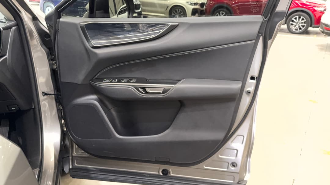 2023 Lexus Nx250 2WD, Automatic, 11670 km, Speaker View